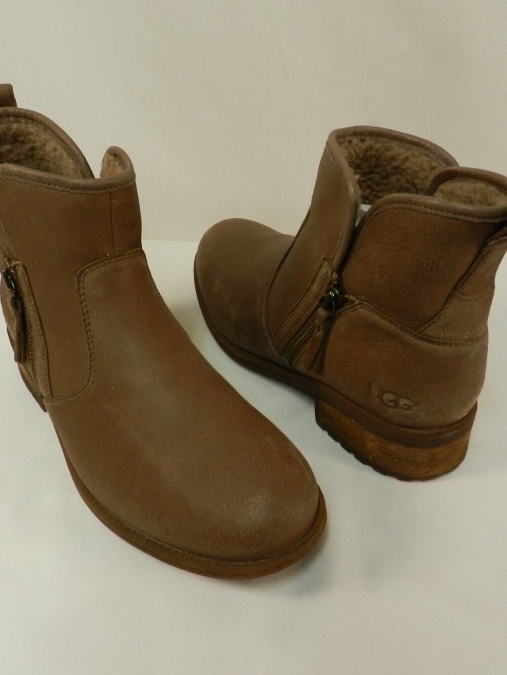 UGG LaVelle Leather Boots Booties ankle zip Shearling Weather Resistant Size 8.5